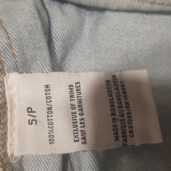 Has little mark on the sleeve as shown on the picture - Picture 9 of 9